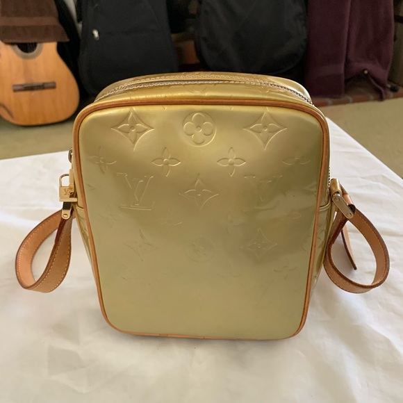 LOUIS VUITTON Monogram Vernis Wooster Crossbody - Picture 2 of 8
